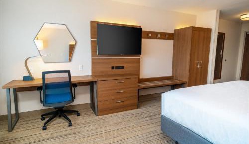 Suite - Hearing Accessible - Non-Smoking