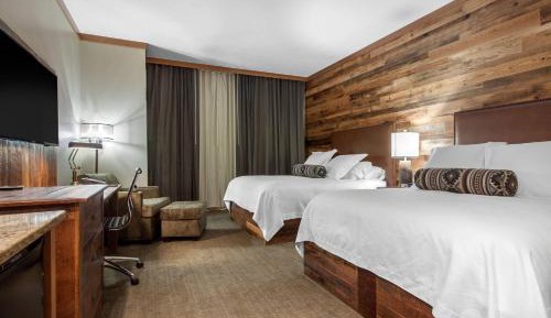 Queen Room with Two Queen Beds and Chair/Ottoman - Accessible/Non-Smoking 