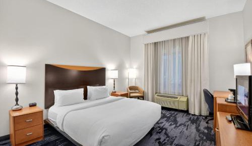 King Room with Roll-In Shower - Mobility and Hearing Accessible