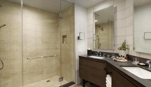 Signature King Room with Roll-In Shower and Patior or Balcony - Sunset Wing