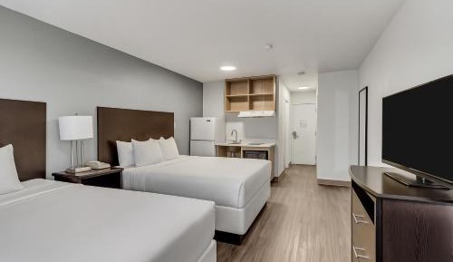 Quadruple Room with Two Queen Beds - Non Smoking