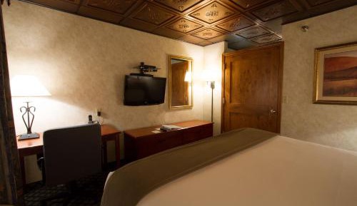 Deluxe King Suite