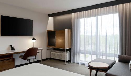 King Room with Bathtub and Sofa Bed - Mobility Access