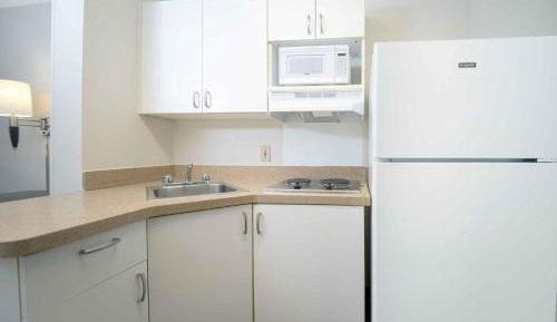 Deluxe Studio with 2 Queen Beds - Non-Smoking