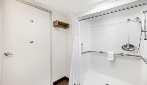 Standard King Room with Mobility Accessible Roll-In Shower