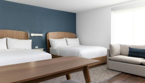 Studio with Two Queens and One Sofa Bed - Bathtub
