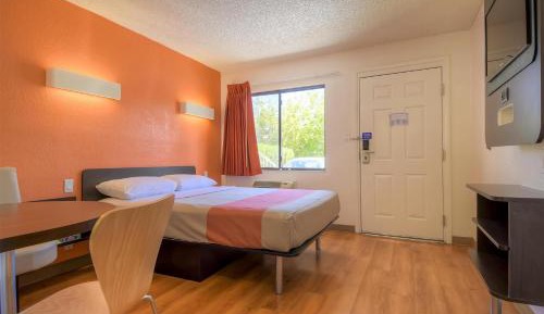 King Room - Non-Smoking