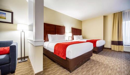 Queen Suite with Two Queen Beds and Sofa Bed - Non-Smoking