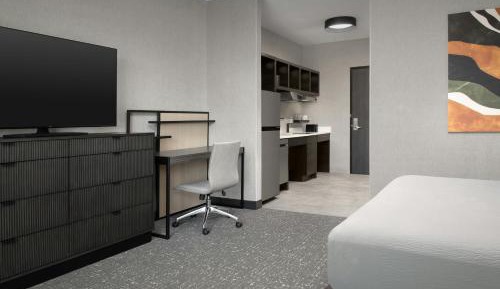 King Studio Suite with Sofa Bed, Mountain View and Roll-in Shower - Mobility and Hearing Accessible