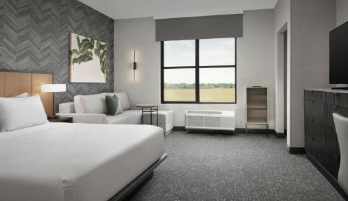Studio King Suite with Sofa Bed and Mountain View