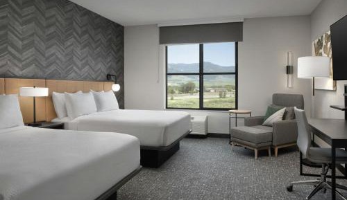 Studio Suite with Two Queen Beds and Mountain View