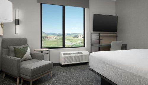 King Studio Suite with Tub and Mountain View  - Mobility Accessible