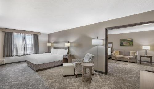 Suite with One King Bed and Two Queen Beds