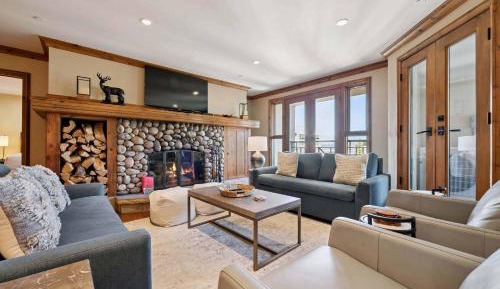 Three-Bedroom Apartment with Balcony