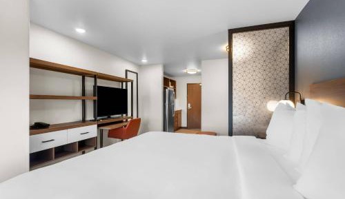 King Room with Full Kitchen - Disability Access/Non Smoking