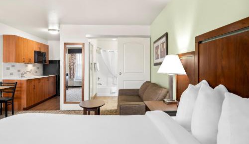 Queen Suite