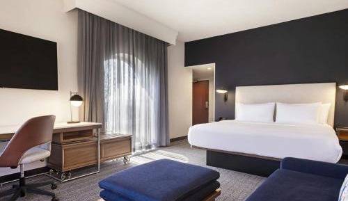 King Room with Bathtub - Mobility Access/Hearing Accessible