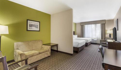 Executive Queen Suite with Two Queen Beds and Sofa Bed - Non-Smoking