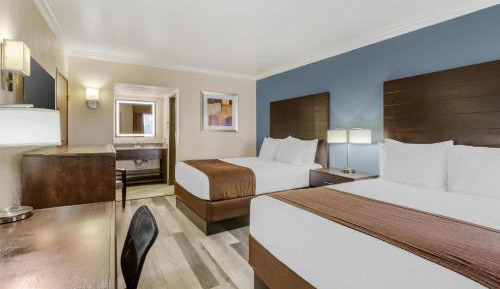 Queen Room with Two Queen Beds - Non-Smoking