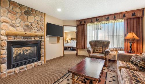 King Suite with Fireplace - Non-smoking
