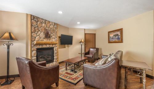 Deluxe King Suite with Fireplace - Non-smoking