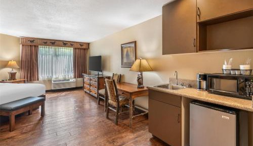 Deluxe King Room with Spa Bath - Non Smoking