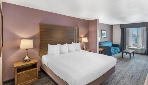 King Suite with Sofa Bed and Bath Tub - Disability Access/Non-Smoking