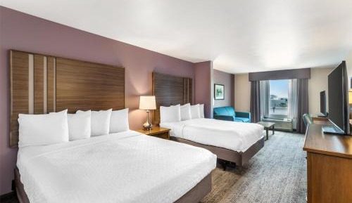 Queen Suite with Two Queen Beds and Bath Tub - Mobility Access