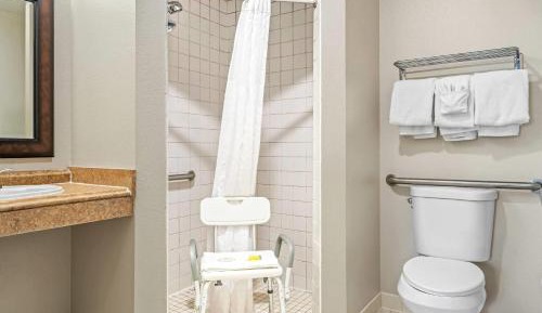 Queen Room - Disability Access - Non-Smoking
