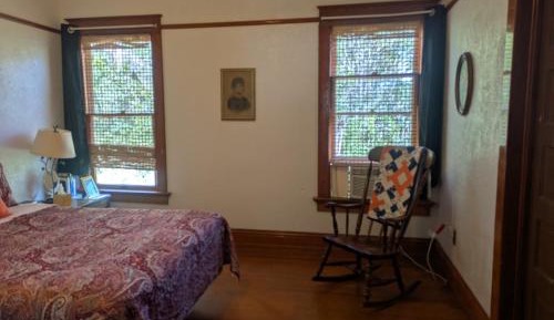Queen Room with Shared Bathroom
