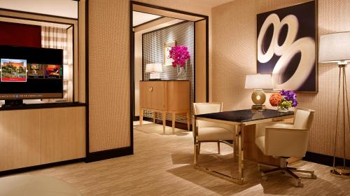 Encore Resort King (Check-in at Encore)