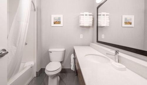 Queen Room with Two Queen Beds and Shower/Bath Tub - Non-Smoking