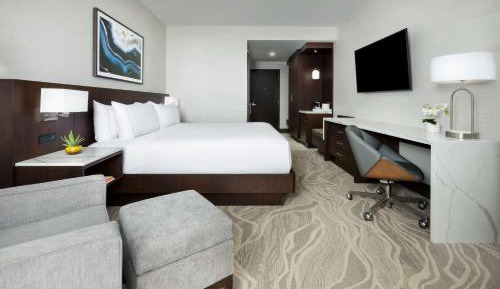 1 King Bed Stay Well by Delos