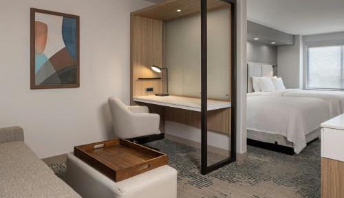 Queen Suite with Two Queen Beds, Bathtub and Trundle Sofa - Mobility Access/Hearing Accessible