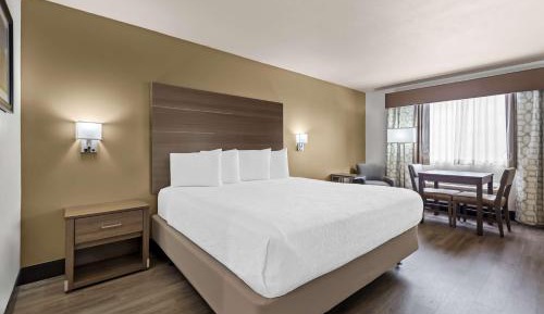 King Room with Bath Tub - Disability Access/Non-Smoking 
