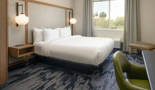 Studio with King Bed, Roll-In Shower and Sofa Bed - Mobility Access