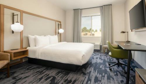 King Room with Bathtub - Mobility Access/Hearing Accessible