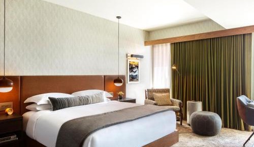 King Room with Mobility Accessible Roll-In Shower and Mountain View