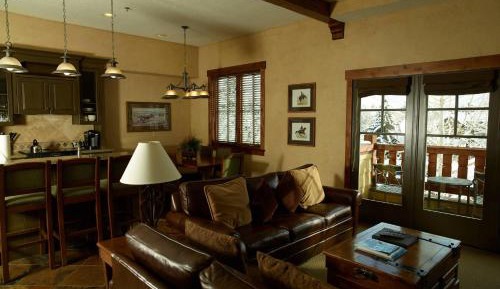 Governors, 2 Bedroom Suite, Mountain or Golf view, Fireplace