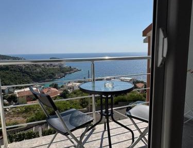 One-Bedroom Apartment with Sea View