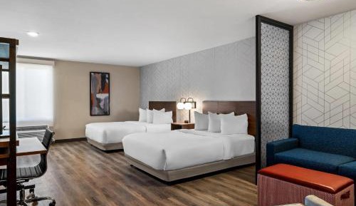 Queen Suite with Two Queen Beds and Tub - Disability Access/Non Smoking