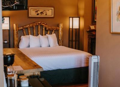 Queen Lodge Room with Twin Bed