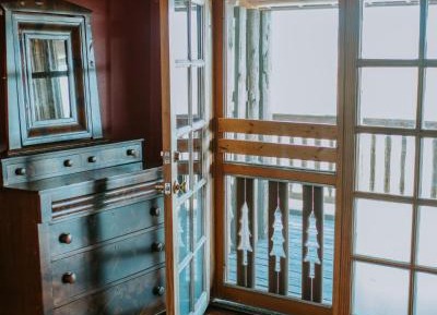 Queen Lodge Room