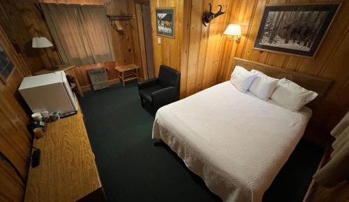 Queen Room with Shared Bathroom