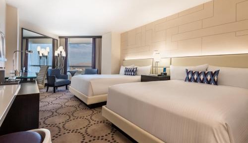 Valley Tower Deluxe Room, 2 Queen Beds, Non-Smoking, Pool View