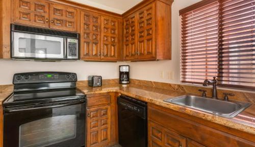 1 BEDROOM 1 KING MESA SUITE ROLL-IN SHOWER