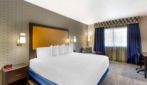 King Room with Bath Tub - Disability Access/Second Floor
