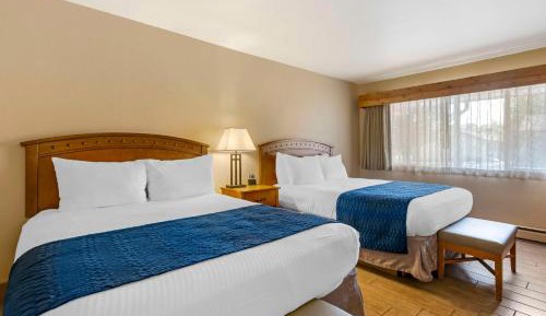 Queen Room with Two Queen Beds with Bath Tub - Mobility Accessible/Non-Smoking