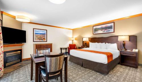 King Suite with Roll-In Shower, Fireplace and Balcony - Disability/Non-Smoking