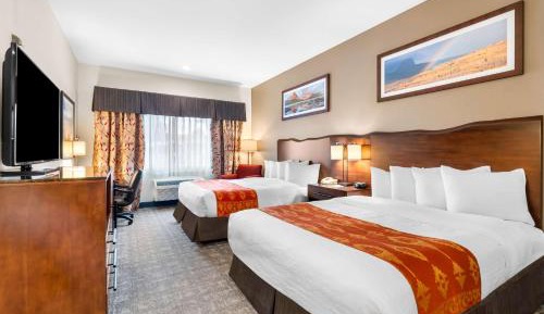 Queen Room with Two Queen Beds and Roll-In Shower - Mobility Access/Non-Smoking